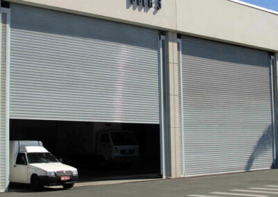 Indústria de portas de enrolar automáticas
